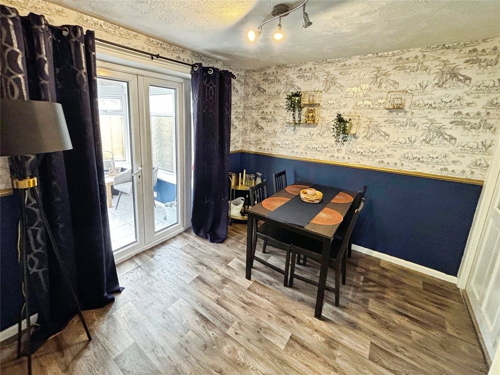 Property photo 3 of 13 Dining Area