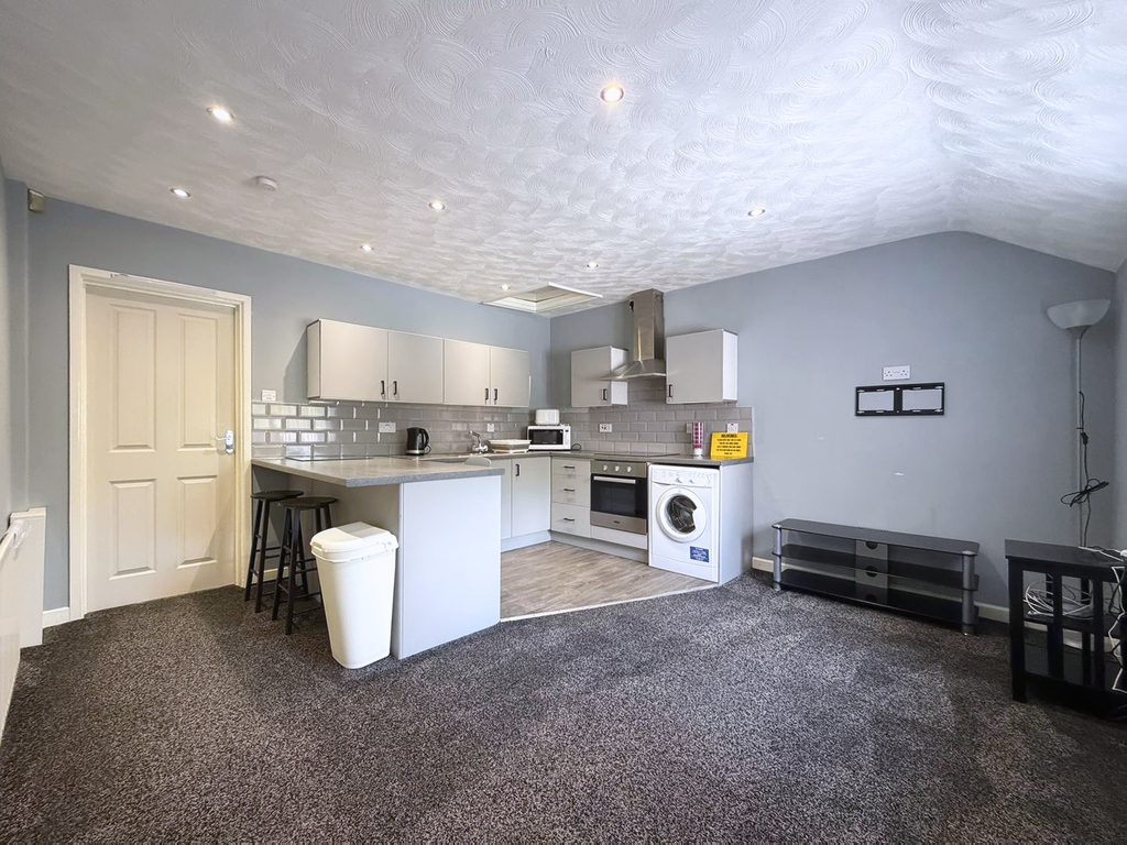 Property photo 1 of 12 Lounge Kitchen