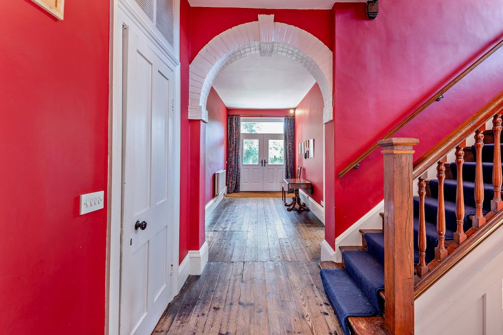 Property photo 2 of 19 Picture No. 15