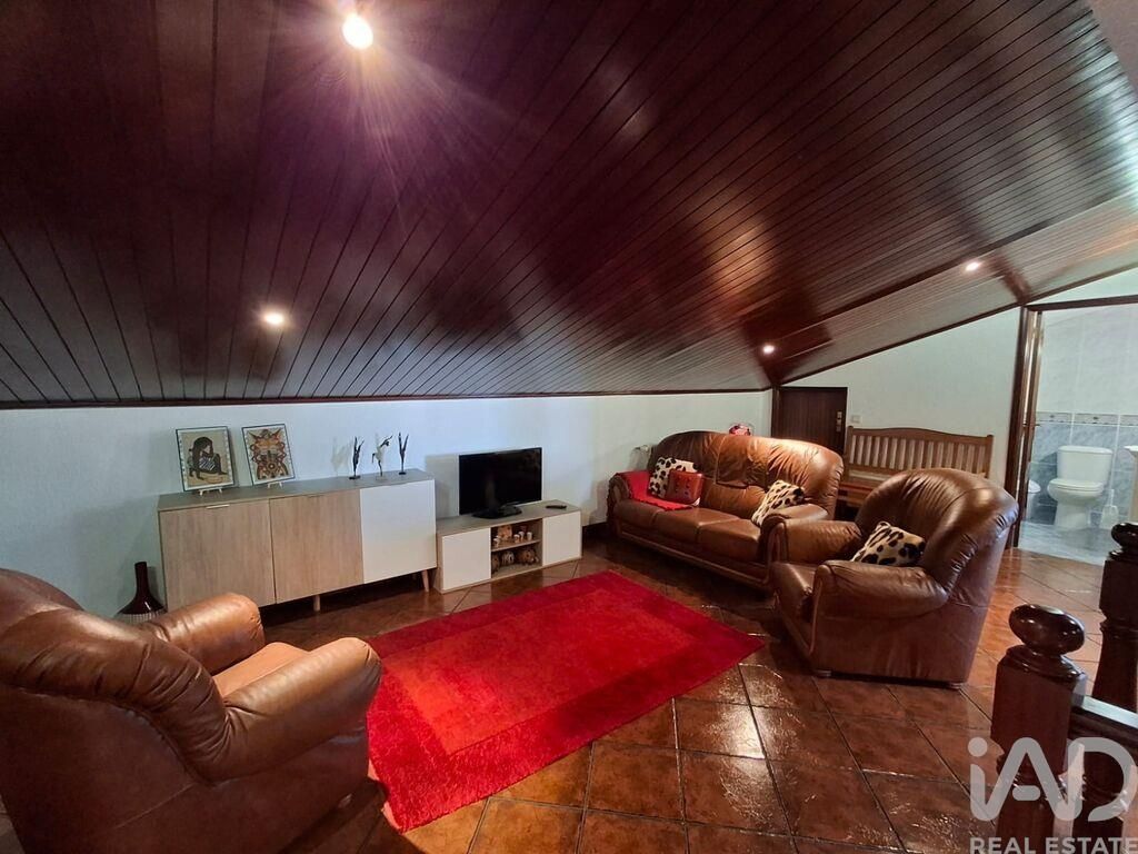 Property photo 2 of 39