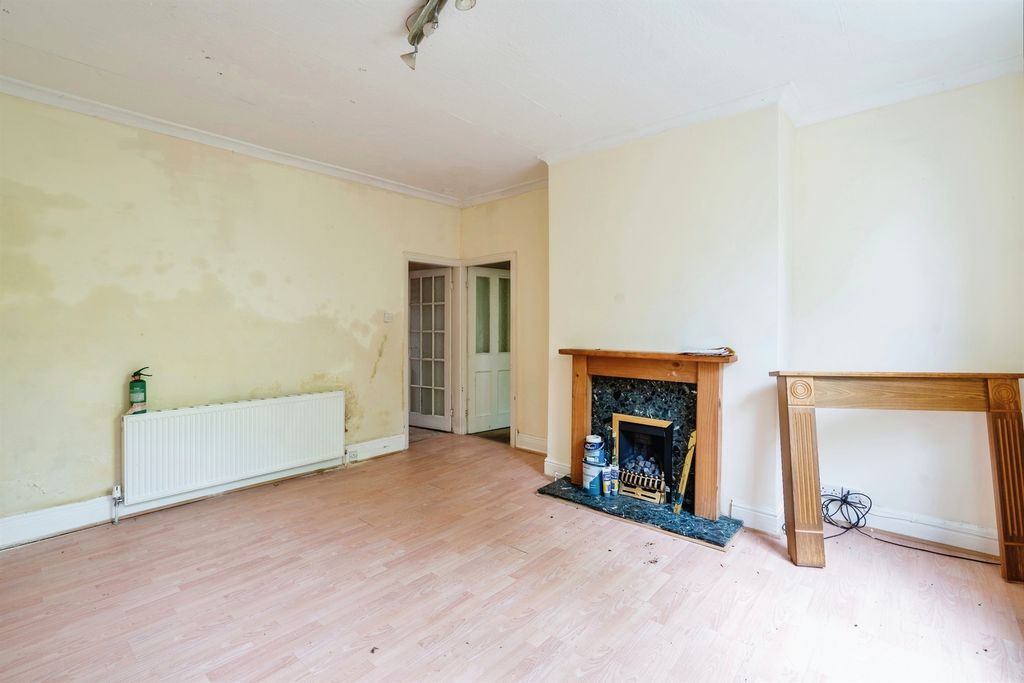 Property photo 2 of 11
