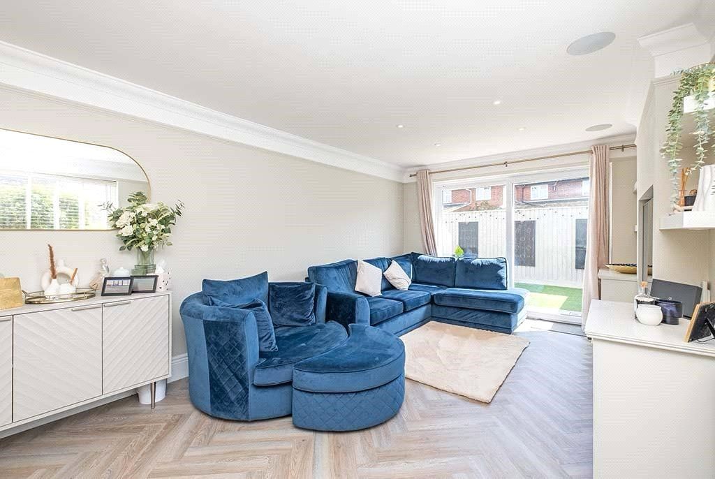 Property photo 2 of 13 Lounge2