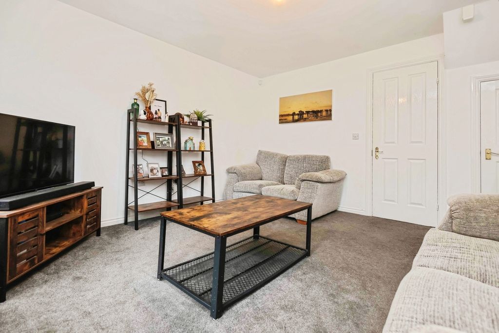 Property photo 3 of 17 Pbox-Img.Jpg