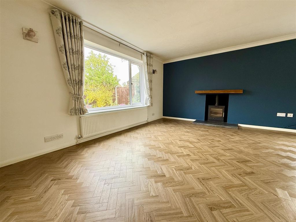 Property photo 2 of 21 Lounge