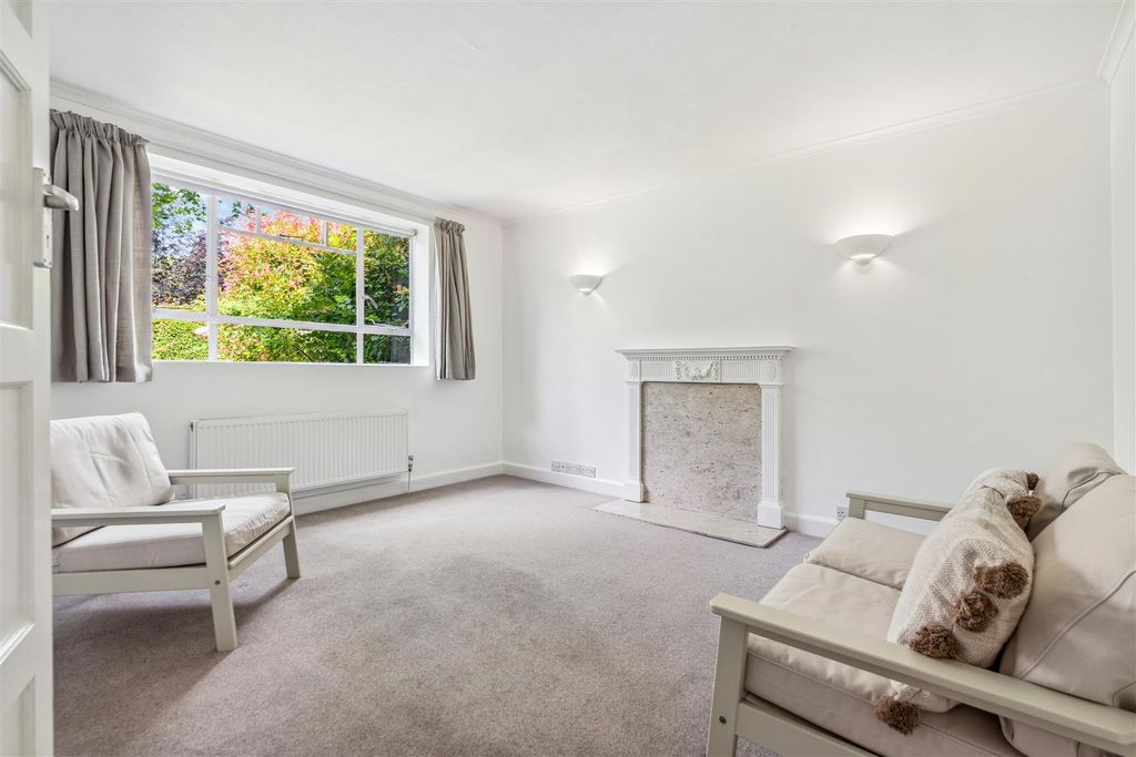Property photo 2 of 7 For Sale - 4 Kara Lodge, W4