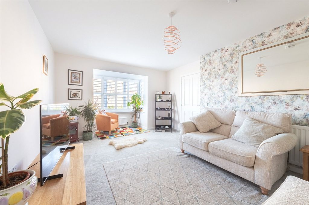 Property photo 3 of 32 2 Anstruther Drive