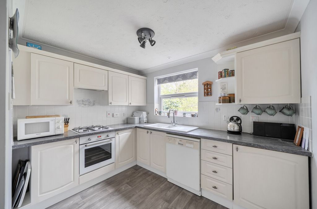 Property photo 2 of 20 1446366-10-69E123...