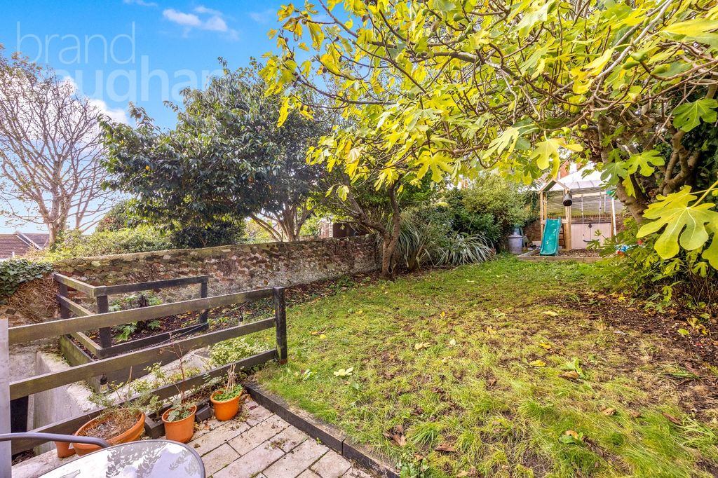 Property photo 2 of 25 Picture No. 24