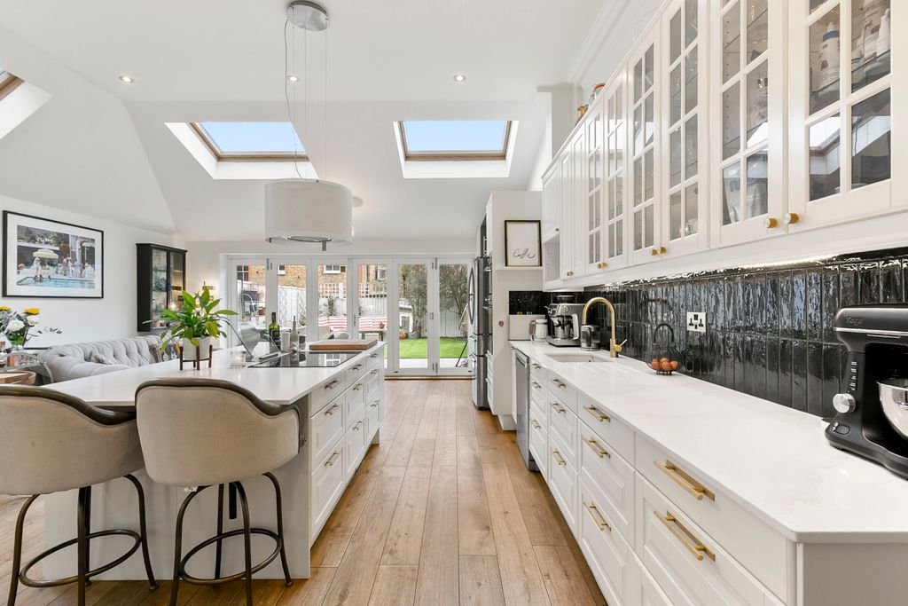 Property photo 2 of 18 Picture No. 29