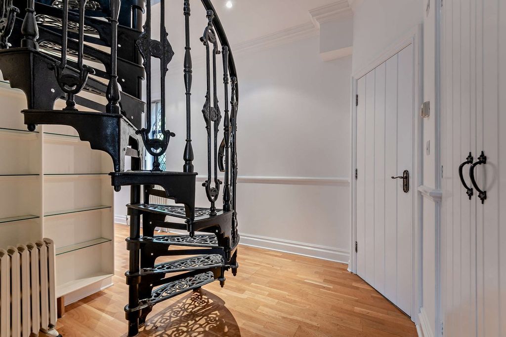 Property photo 3 of 23