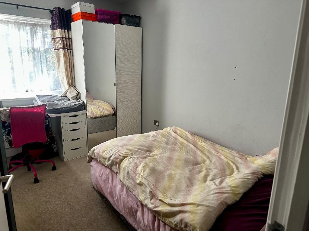 Property photo 3 of 9 Bedroom 1