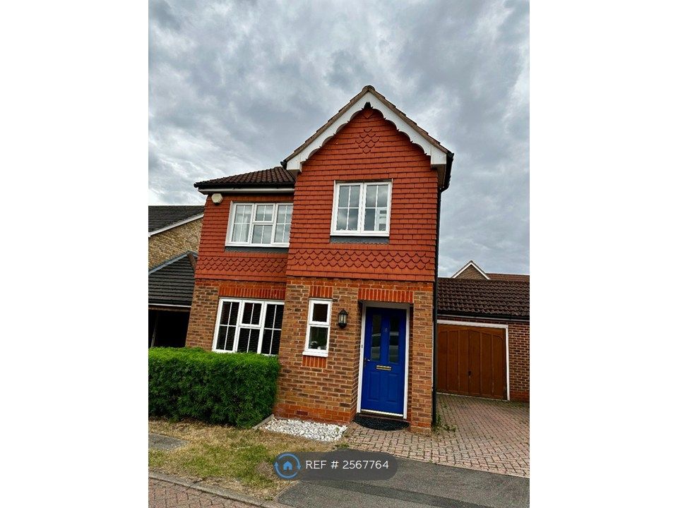 Property photo 1 of 12 Detached House With Garage