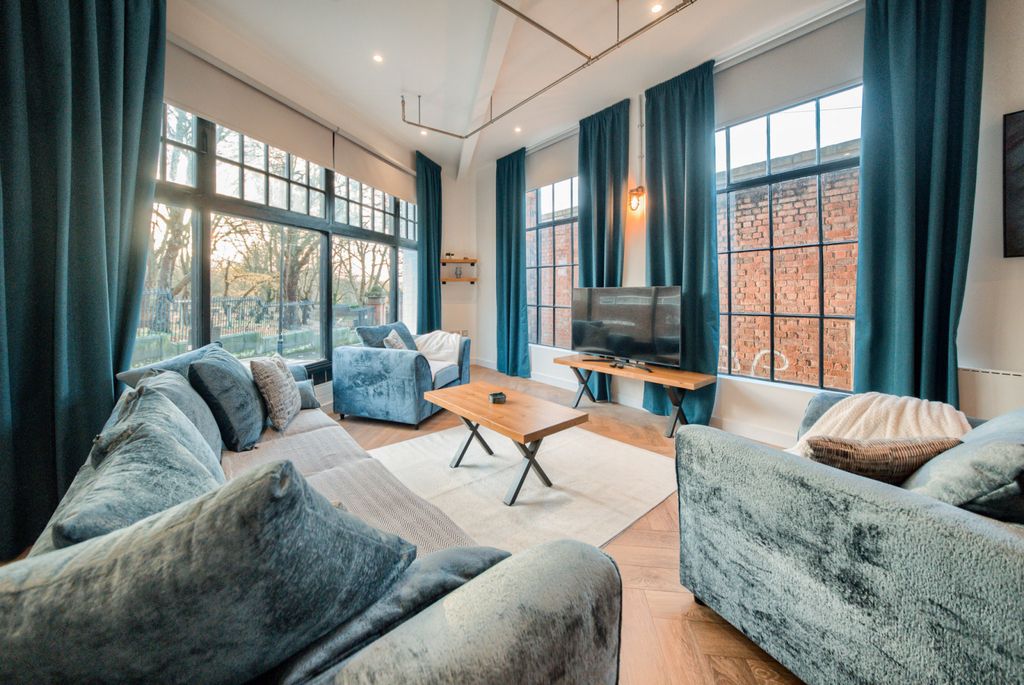 Property photo 2 of 24 Gallery