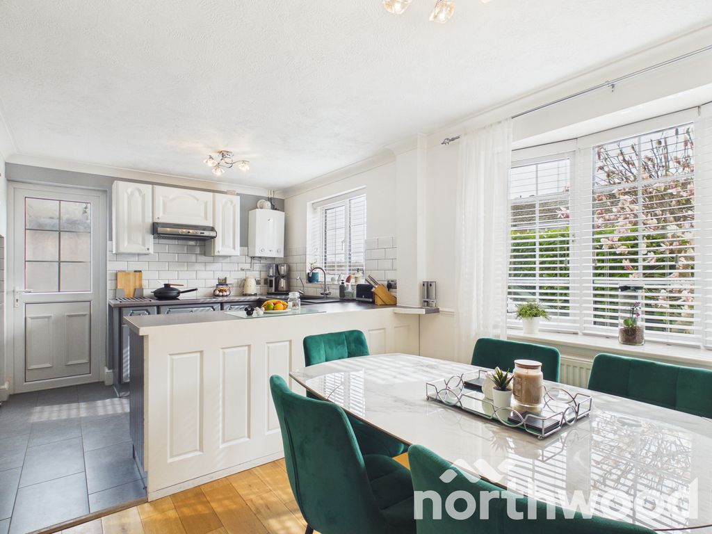 Property photo 2 of 33