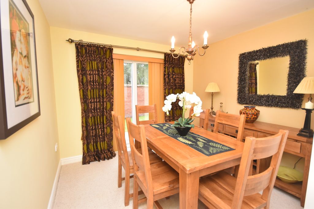 Property photo 3 of 19 Dining Room