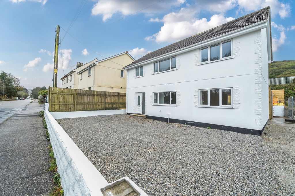 Property photo 2 of 23