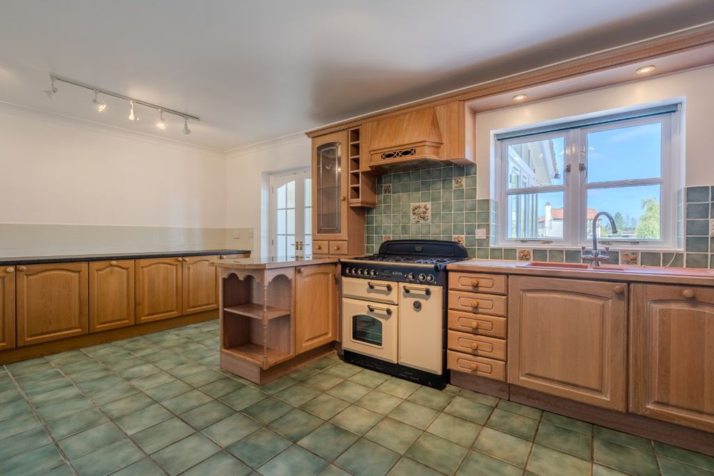 Property photo 3 of 25