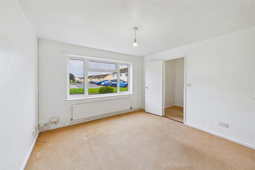 Property photo 3 of 19 Louge
