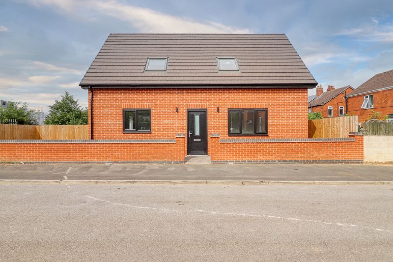 Property photo 1 of 18 Frontal
