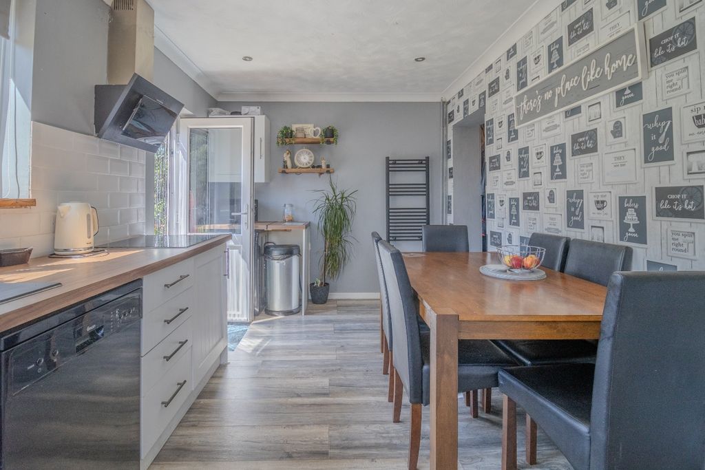 Property photo 2 of 17 5260824