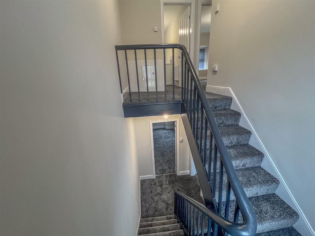 Property photo 3 of 17 2 Spring Gardens-03.Jpg