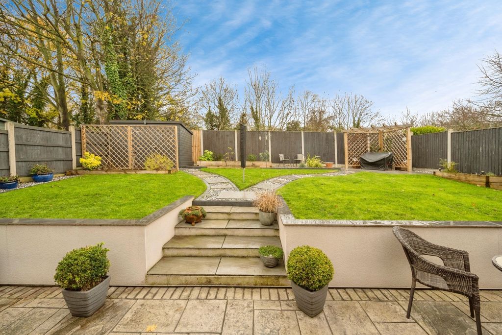 Property photo 3 of 19 Garden