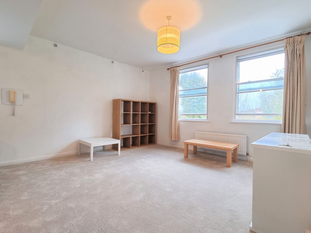 Property photo 3 of 8