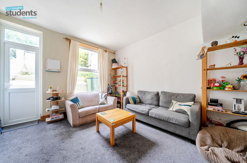 Property photo 2 of 10 6963Eada-4Bfe-41d...