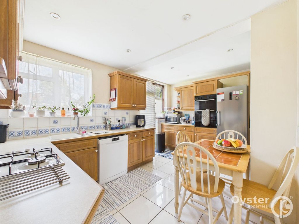 Property photo 2 of 18 Kitchen