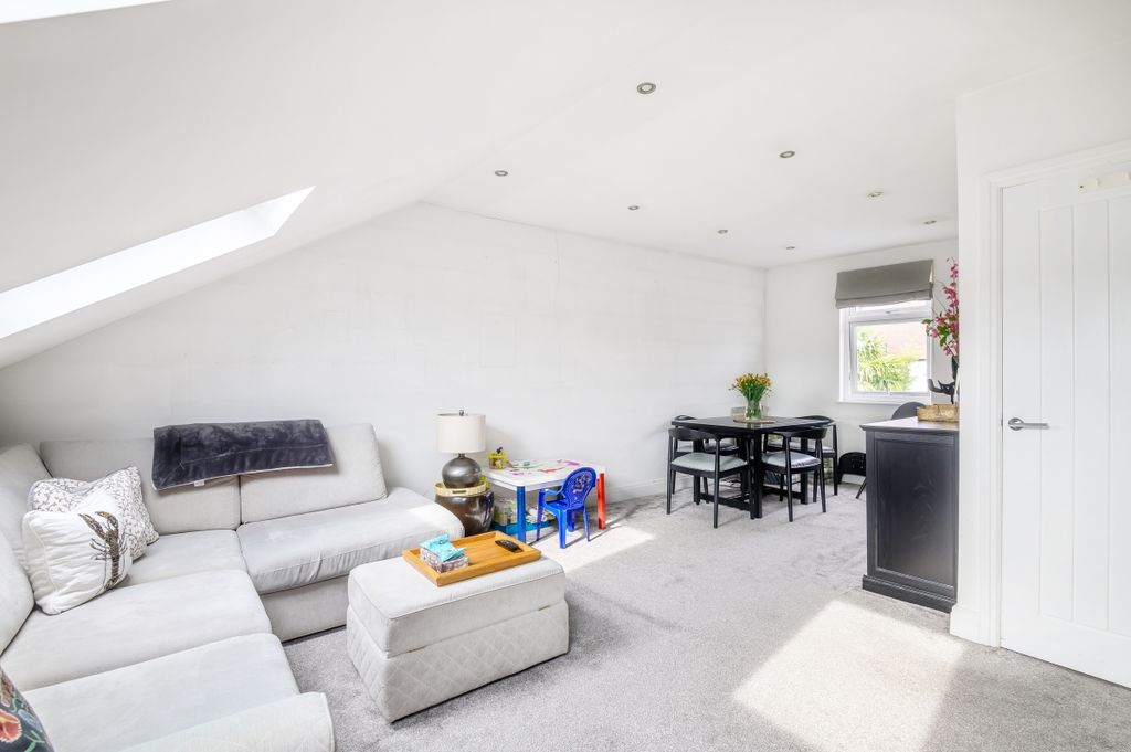 Property photo 2 of 8 850972 (2)