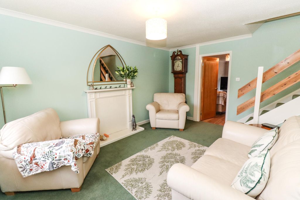 Property photo 3 of 21 Living Room