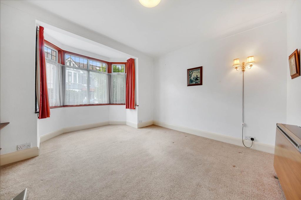 Property photo 3 of 25