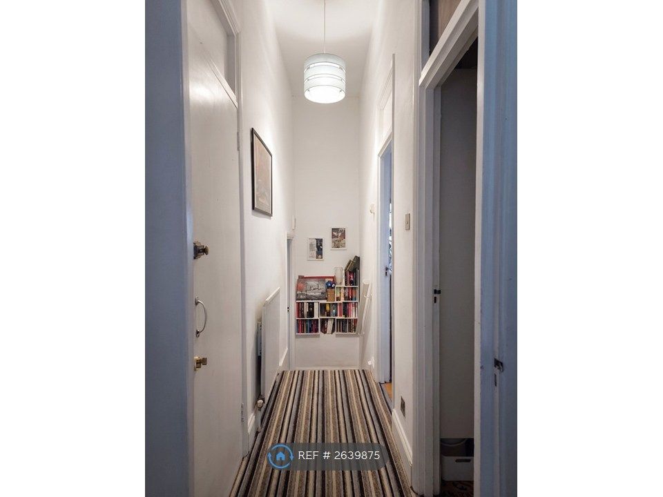 Property photo 2 of 9 Hallway