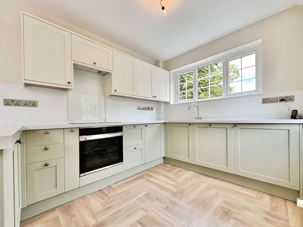 Property photo 2 of 15 Kitchen