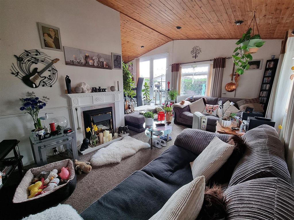 Property photo 2 of 14 Living Room.Jpg