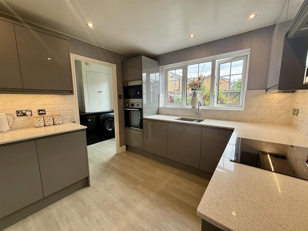 Property photo 2 of 16 Kitchen