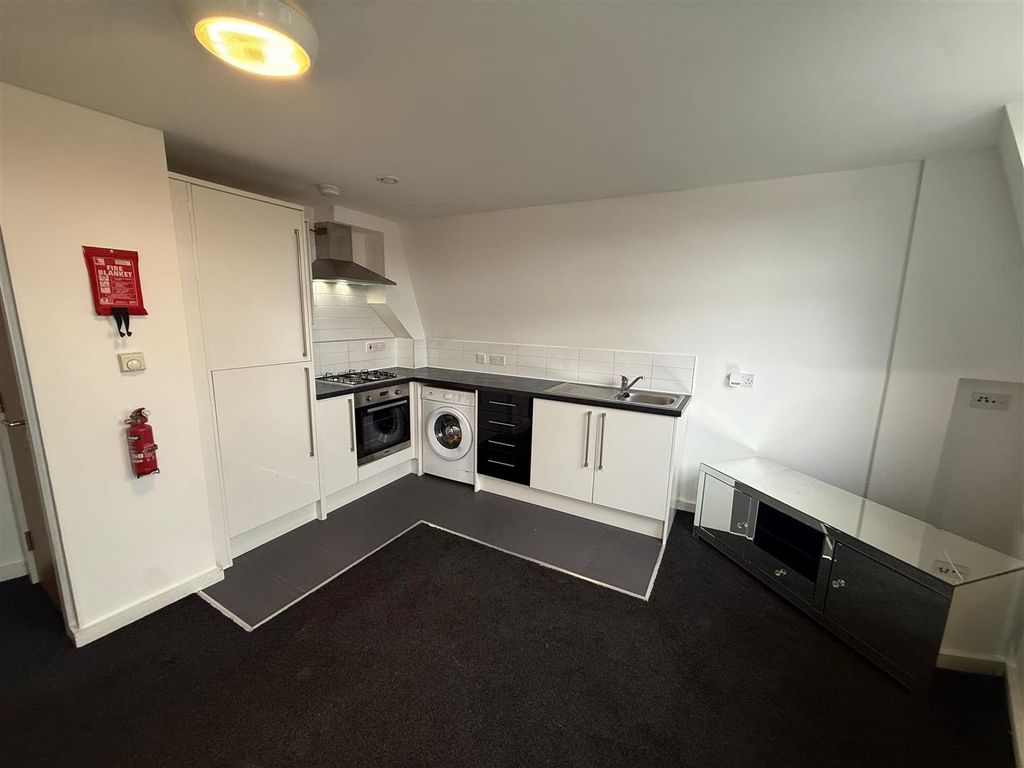 Property photo 2 of 9 Kitchen