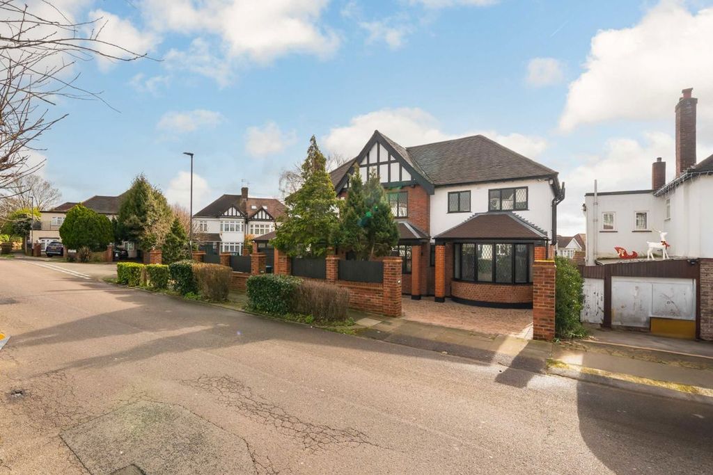 Property photo 1 of 12