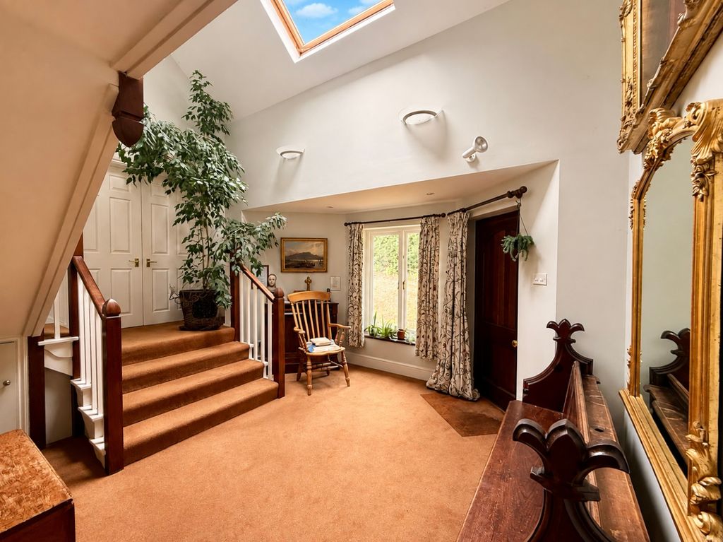 Property photo 3 of 21 Entrance Hall