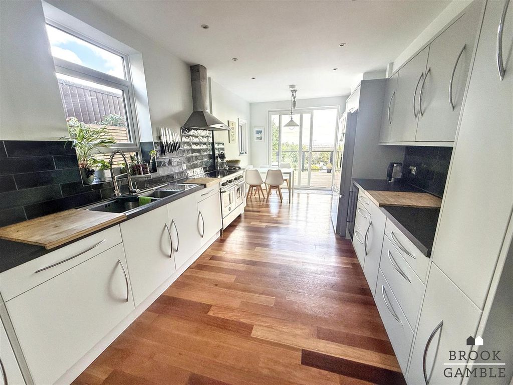 Property photo 3 of 39 01323 438506