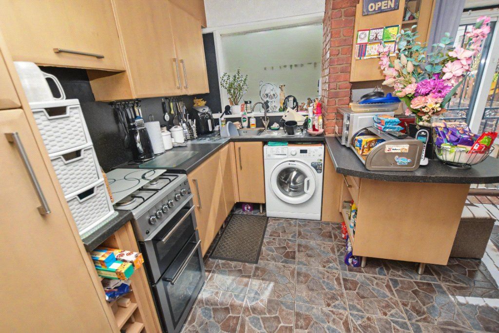Property photo 3 of 12 Kitchen