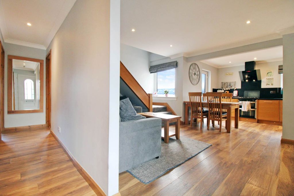 Property photo 3 of 27