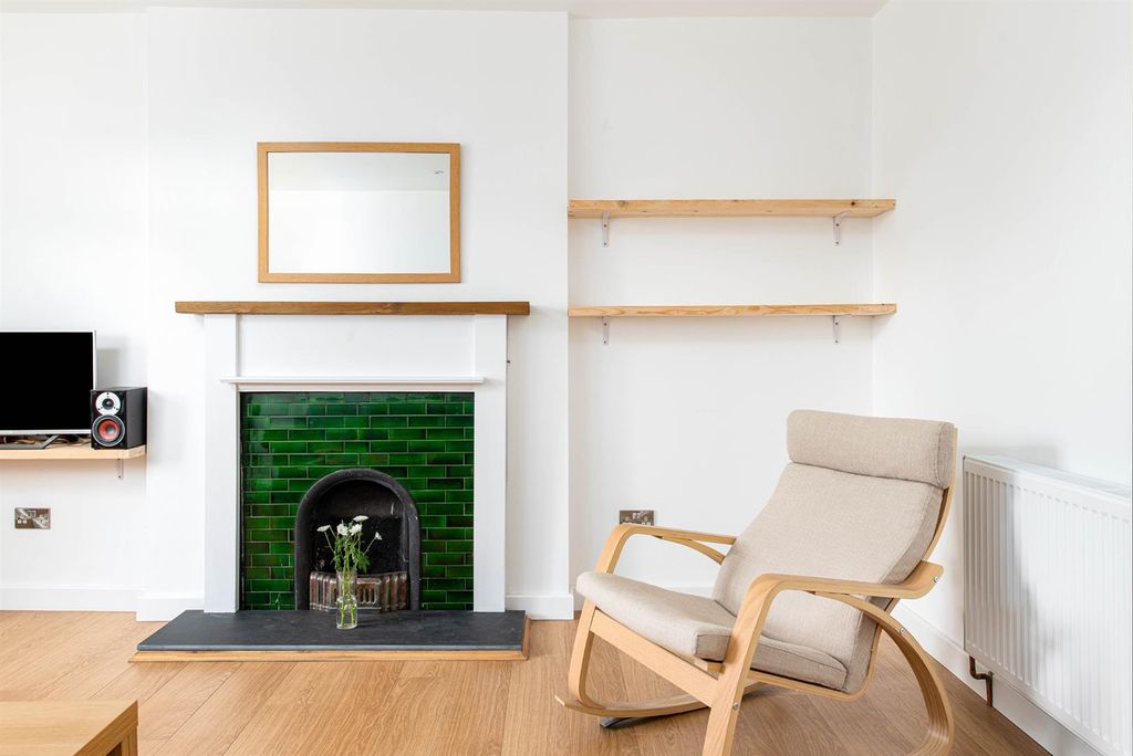 Property photo 2 of 15 Sitting