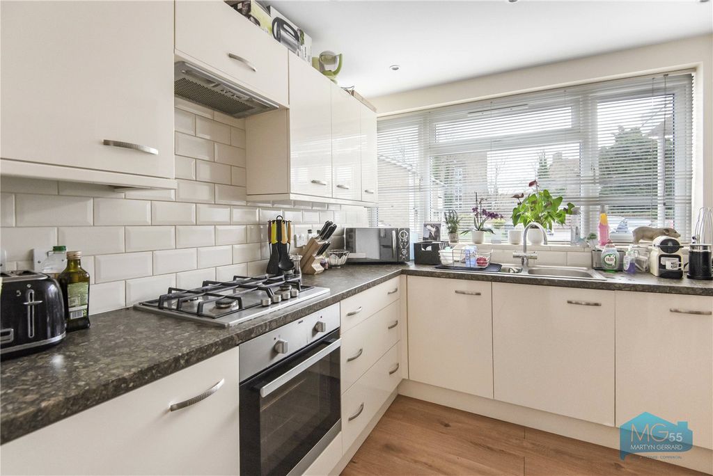 Property photo 2 of 8 Picture No. 13