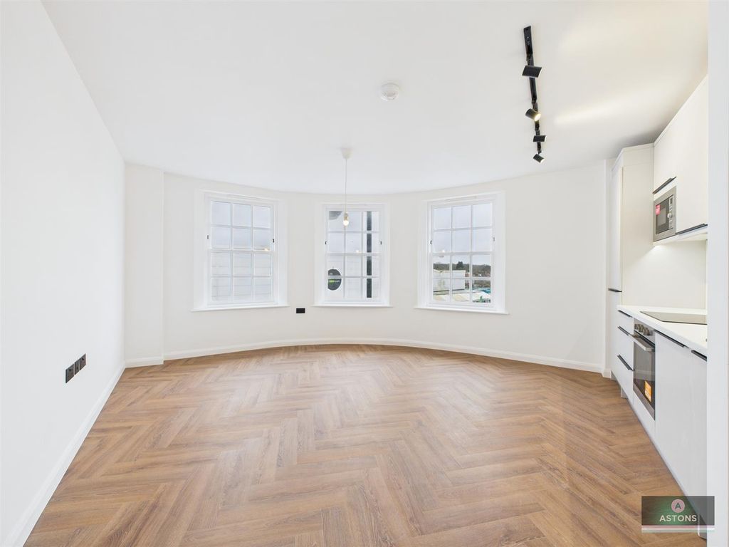 Property photo 3 of 6 Cam04622G0-Pr0147-Still025.Jpg