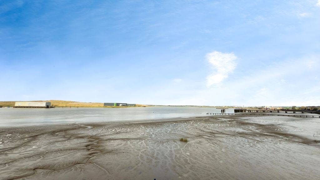 Property photo 2 of 2 B4d2F0E1-River 20...