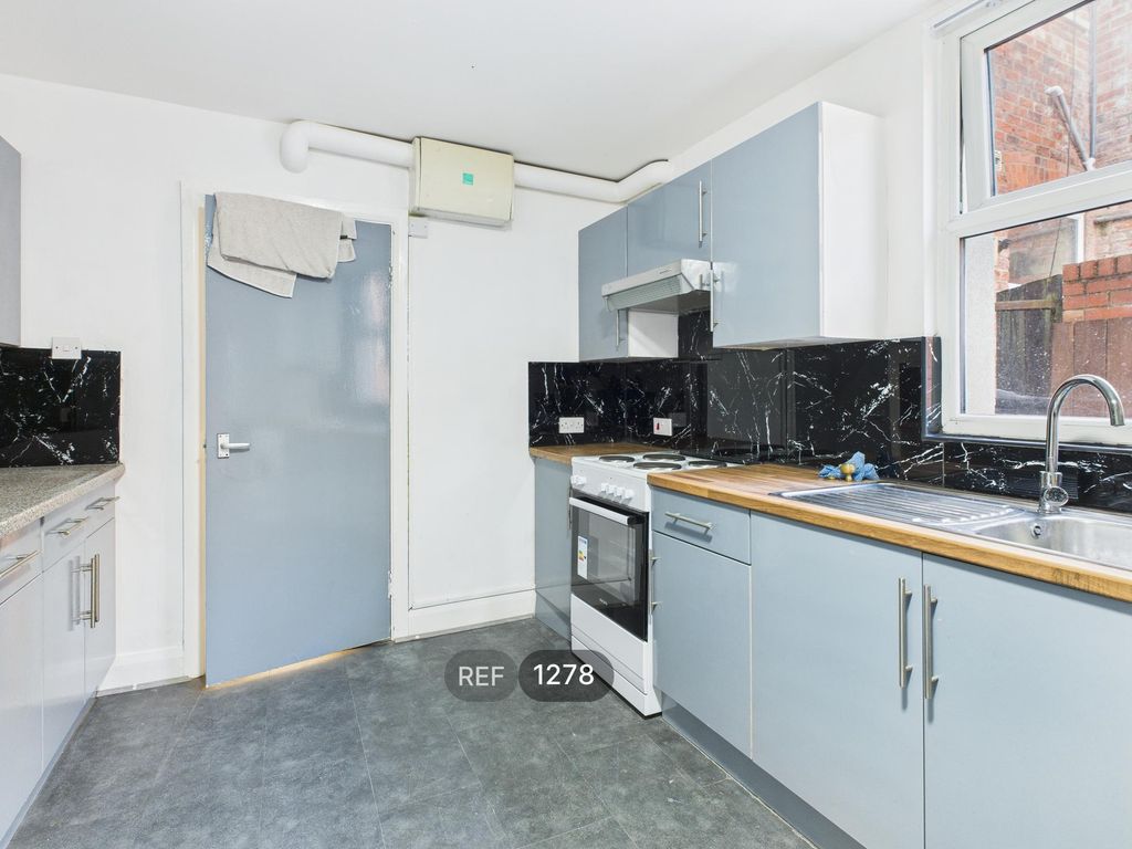 Property photo 3 of 23 Kitchen