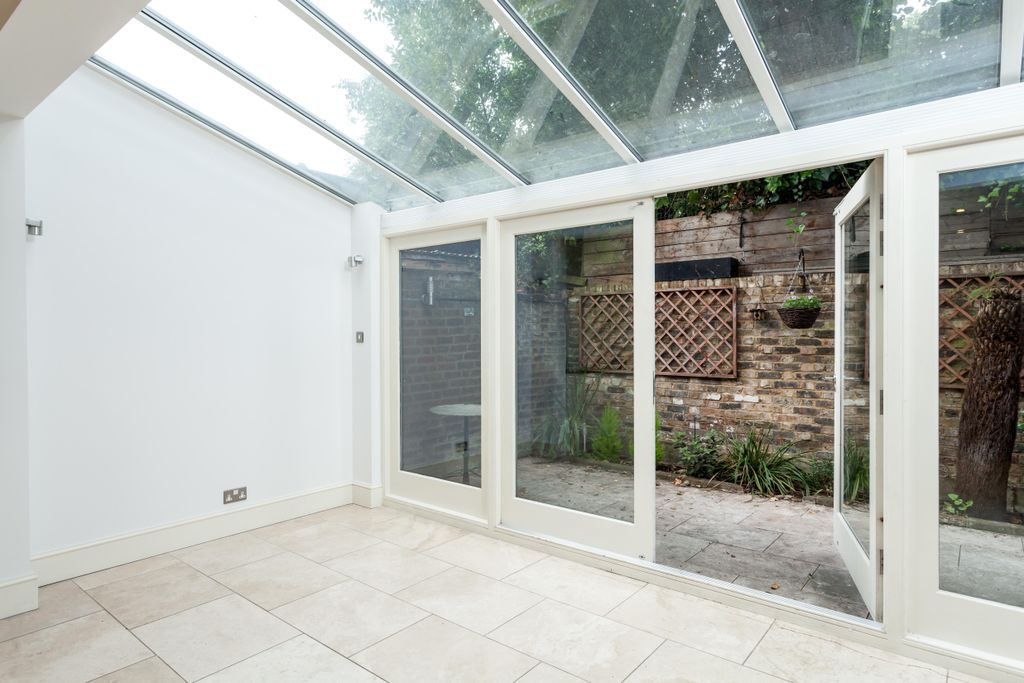Property photo 3 of 10 Conservatory