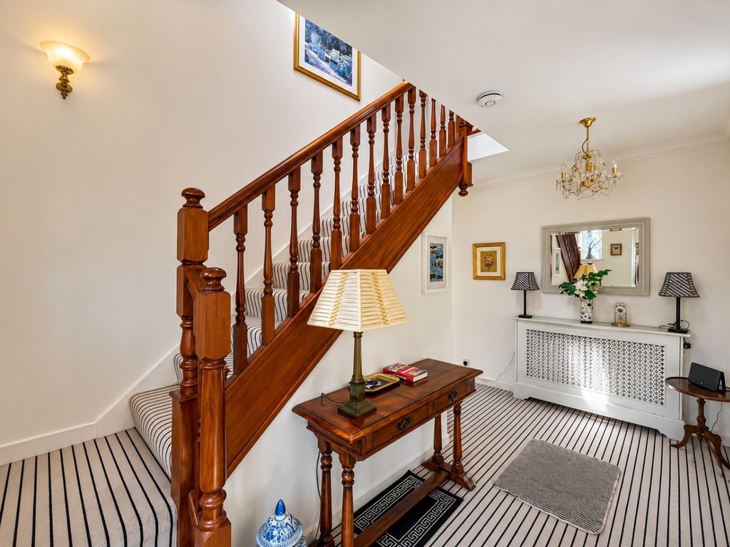 Property photo 2 of 38 5304091