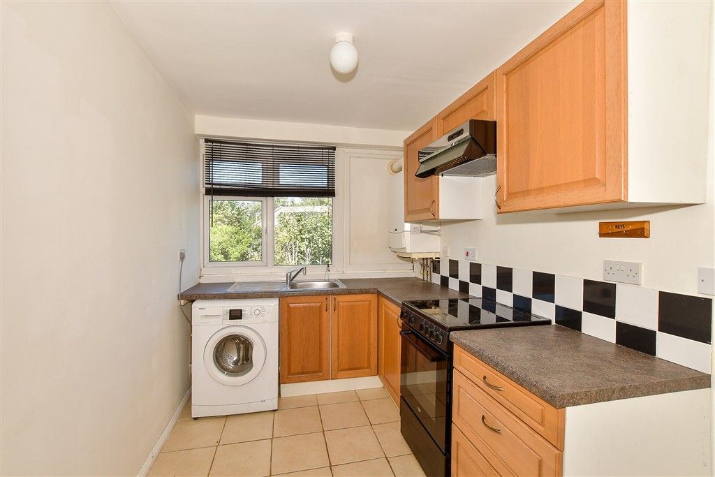 Property photo 3 of 7 Kitchen